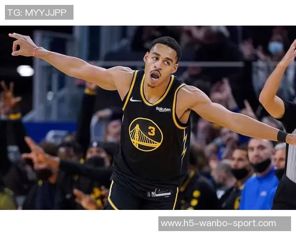 普尔表现稳定半场18分钟贡献14分助力球队进攻